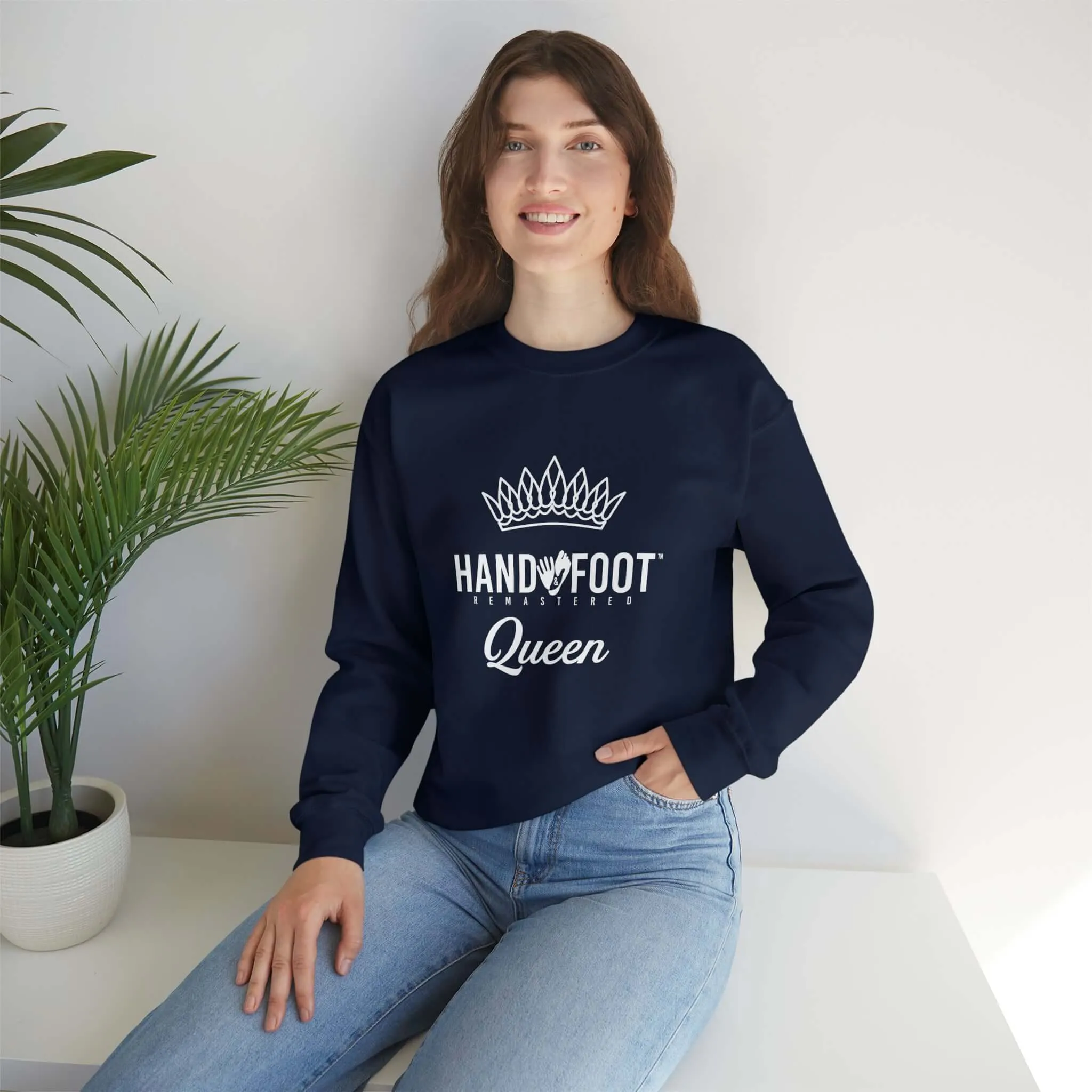 Hand & Foot Queen Unisex Heavy Blend™ Crewneck Sweatshirt