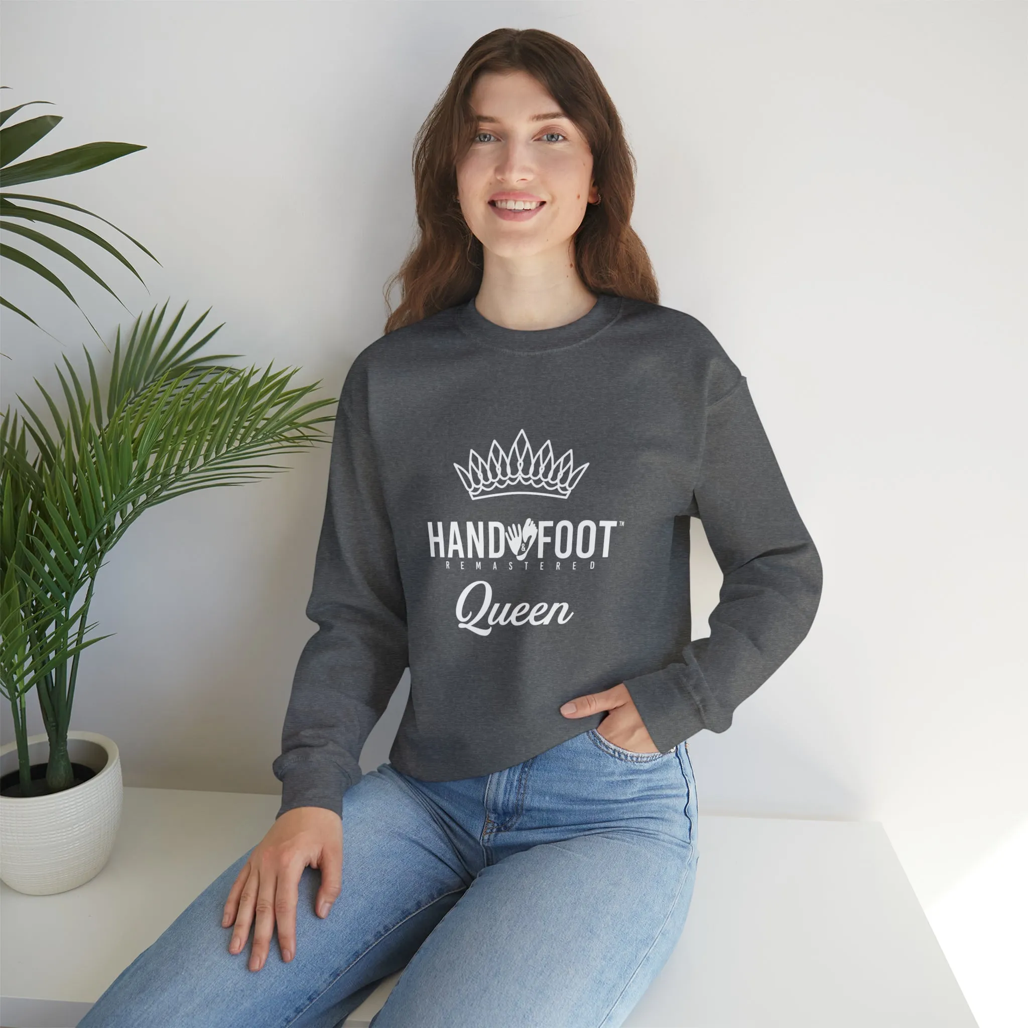 Hand & Foot Queen Unisex Heavy Blend™ Crewneck Sweatshirt