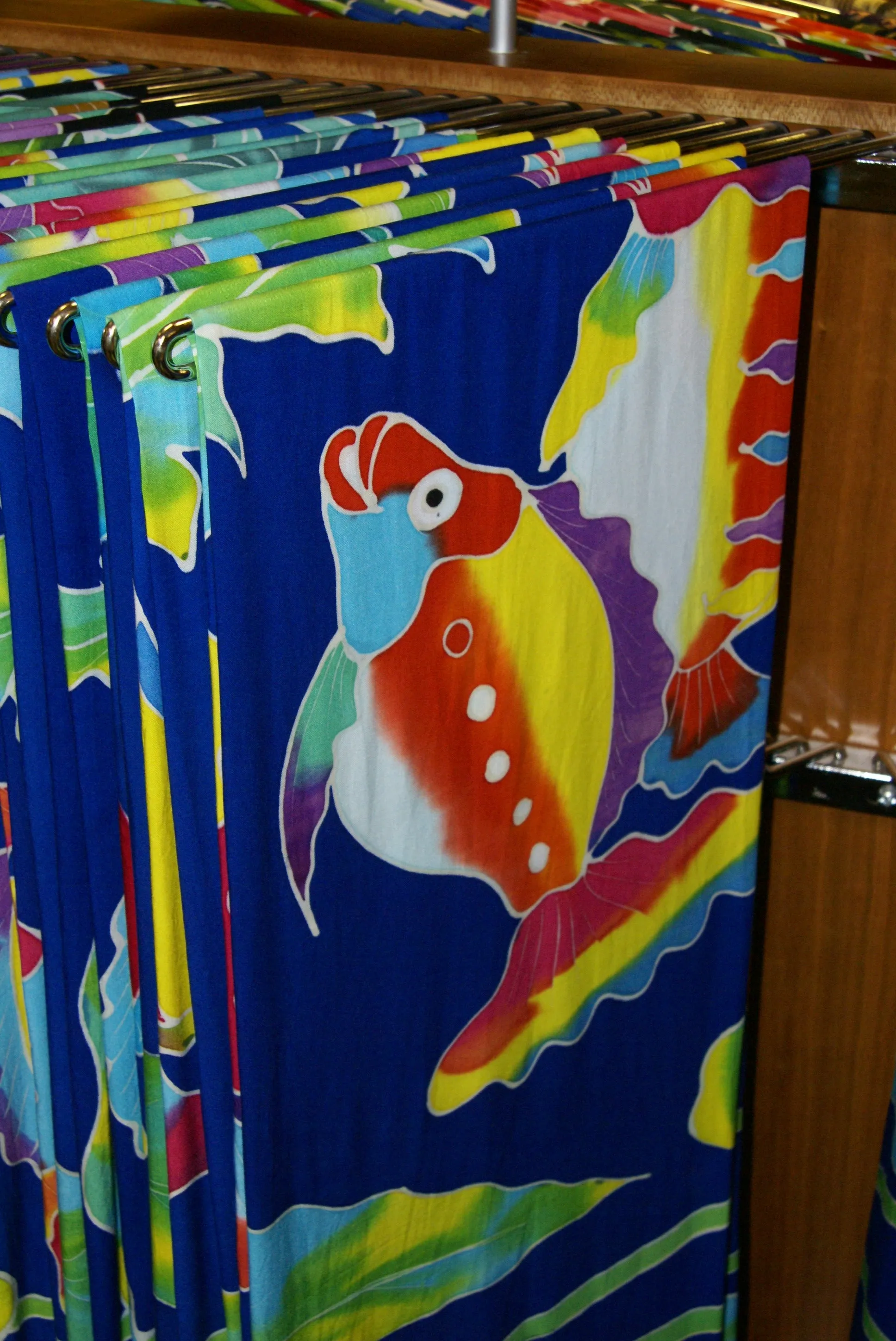 HIGH QUALITY HAND PAINTED TEXTILE FABRIC SARONG SIGNED BY THE ARTIST: DETAILED MOTIFS OF AQUATIC PLANTS & FISH 70" x 48" (no 27)