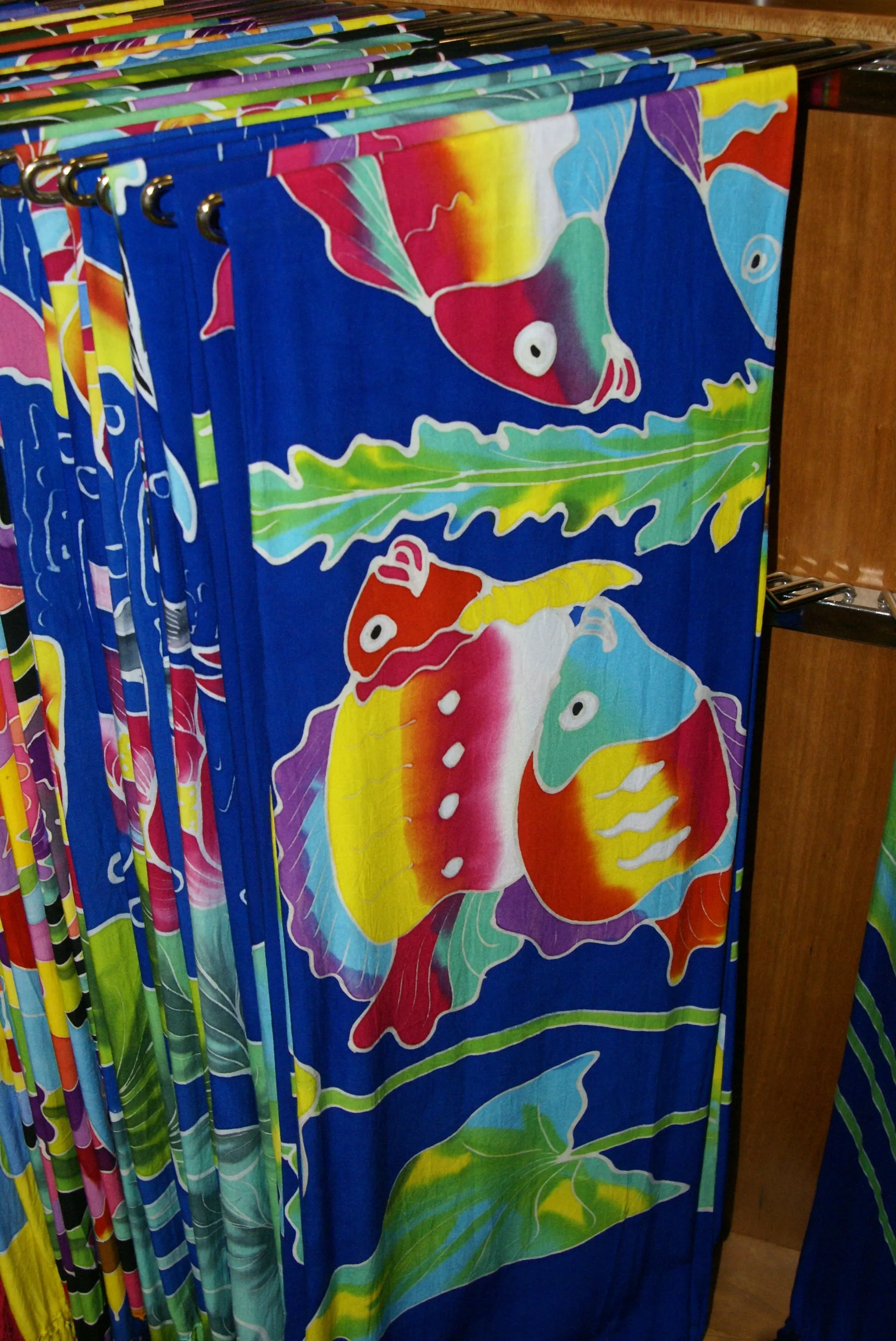 HIGH QUALITY HAND PAINTED TEXTILE FABRIC SARONG SIGNED BY THE ARTIST: DETAILED MOTIFS OF AQUATIC PLANTS & FISH 70" x 48" (no 27)