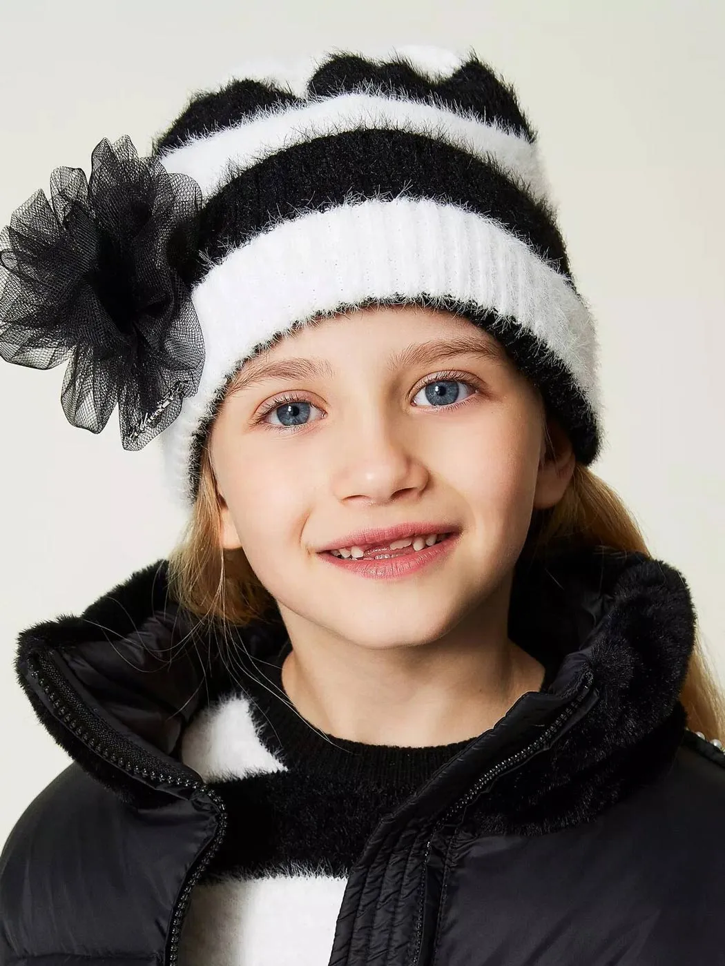 TWINSET Girl's Striped beanie-Hat with brooch - 232GJ4385