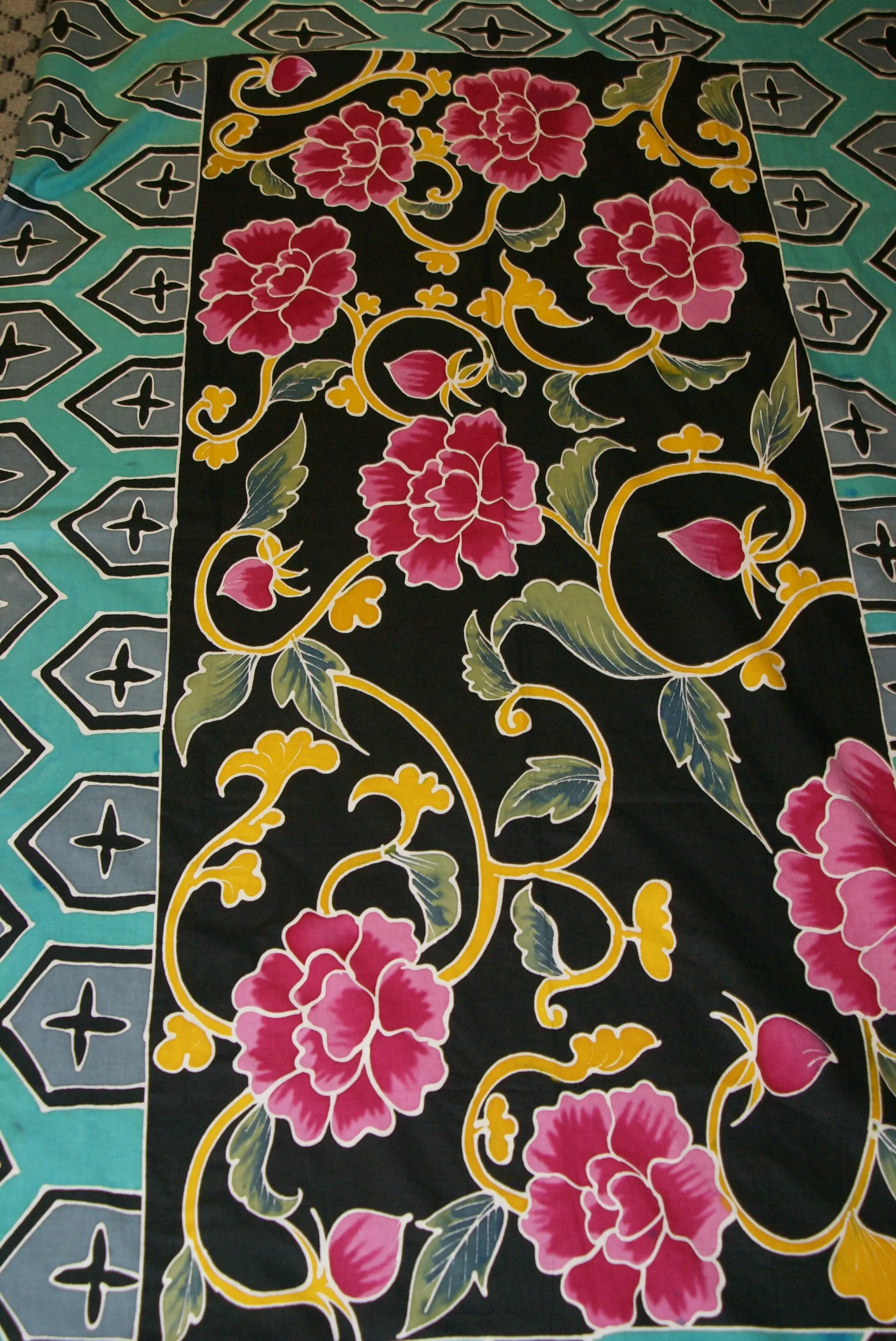 UNIQUE HIGH QUALITY COTTON HAND PAINTED BATIK TEXTILE FABRIC SARONG, VIBRANT COLORS & VERY DETAILED MOTIFS OF DOUBLE HIBISCUS FLOWERS, 74 1/2” x 40” (no 0)